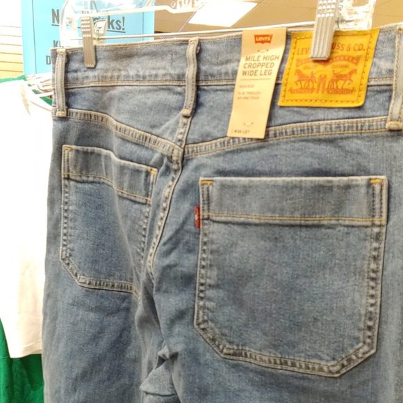 Levi's Women's High Rise Wide Leg Cropped Jeans - Picture 4 of 8